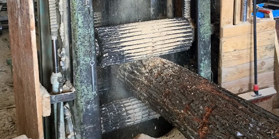 Massivholzdielen in der Manufaktur der HOLZ-BARAN GmbH