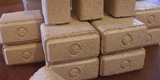 Hardwood briquettes and firewood from our own sawmill production